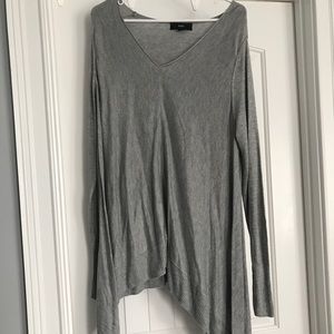 Grey shark tooth hem v neck sweater